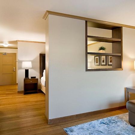 Clubhouse Hotel And Suites Pierre Eksteriør bilde